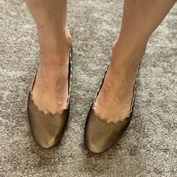 Chloé - Lauren Scalloped Leather Ballet Flats - Bronze Leather - Picture 7 of 7